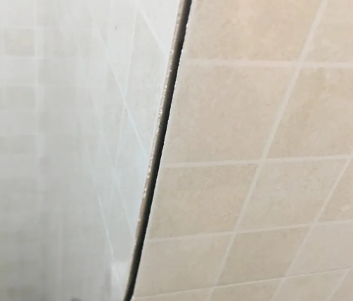 南关瓷砖空鼓维修公司分享阳台瓷砖脱落的修复过程可以分为以下几个步骤