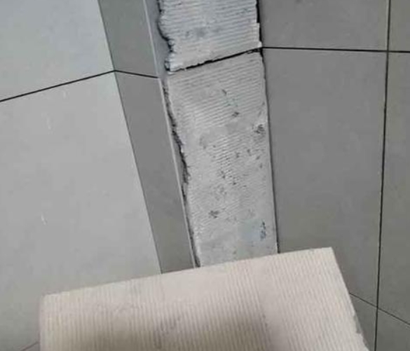南关瓷砖空鼓维修公司分享下厨房瓷砖脱落的补救措施。